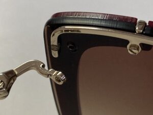 プラダのサングラスネジ外れ