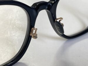 トムフォードの黒のノーズパッド