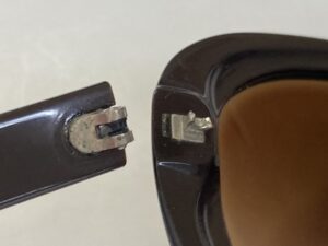 シャネルのヒンジ折れ