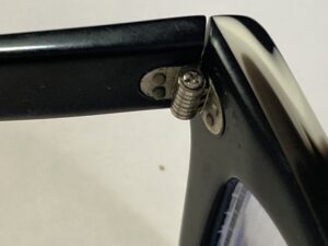 丁番の曲がりも修理可能
